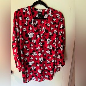 Torrid Disney size 2 Harper blouse in excellence used condition.